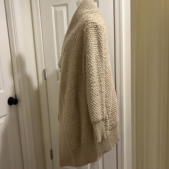 NWOT: Oatmeal colored Banana Republic heavy sweater made of Italian yarn. Size L - Picture 4 of 6